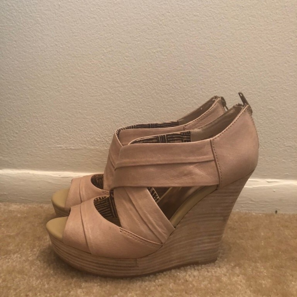 Tan wedge sandals - Picture 2 of 3